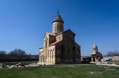 uplistsikhe (kelimenin tam anlamıyla, 