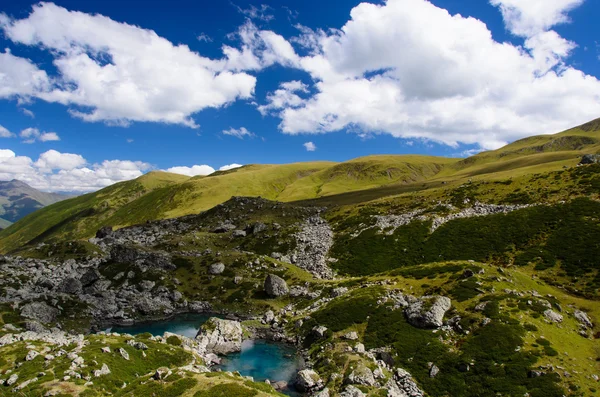 Abudelauri meren - blue lake, Chevsureti regio Rechtenvrije Stockafbeeldingen