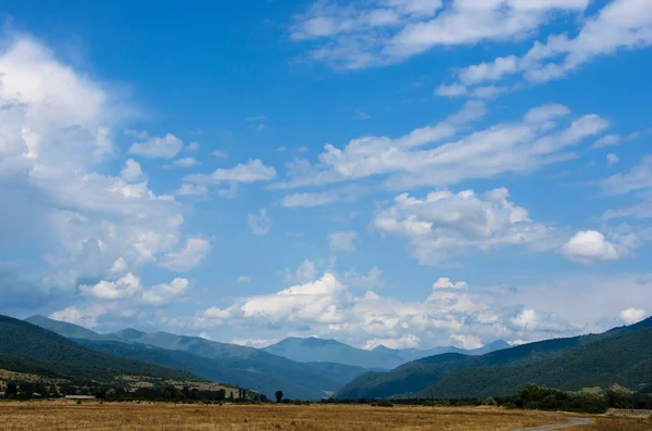 The mountains and the valley. — Stock Photo, Image