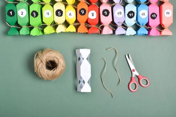 Sozinho Calendários Advento Feitos Papel Colorido Forma Doces Instruções Passo — Fotografia de Stock