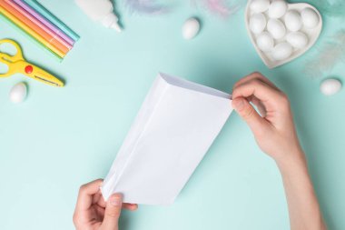 DIY. Paskalya bayramı hediyeleri ve ikramlar için bir kese kağıdı. Adım adım fotoğraf talimatı. Altıncı adım