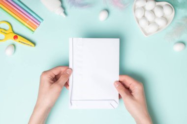 Paskalya bayramı hediyeleri ve ikramlar için bir kese kağıdı. Adım adım fotoğraf talimatı. Adım adım..