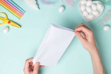 Paskalya bayramı hediyeleri ve ikramlar için bir kese kağıdı. Adım adım fotoğraf talimatı. Adım adım..