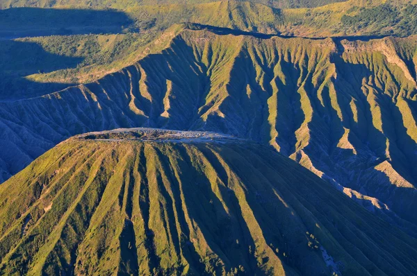 Вулкан Бромо на восходе, Национальный парк Тенггер Семеру, Восточная Ява, Индонезия — стоковое фото