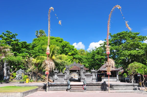 Świątynia tradycyjnej architektury narodowej na wyspie bali, w Indonezji kuta. — Zdjęcie stockowe