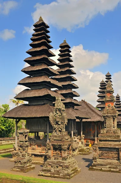 Традиционный балийский индуистский храм Таман Аюн в Менгви. Бали, Индонезия — стоковое фото