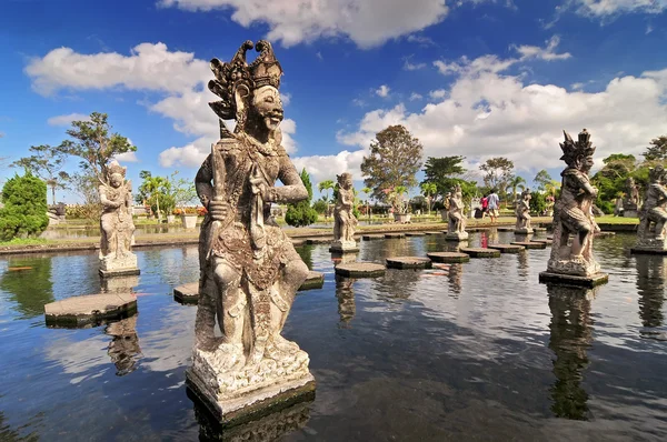 Estátua no Palácio da Água de Tirtagangga em Bali — Fotografia de Stock