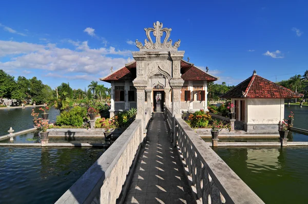Tirtagangga Taman Ujung palácio aquático em Bali, Indonésia — Fotografia de Stock