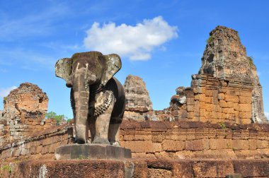 Doğu mebon antik khmer Tapınağı manzarası.