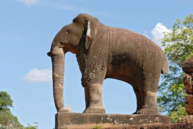 Doğu mebon, siem antik khmer Tapınağı köşelerini koruyan büyük fil heykellerden birini reap, Kamboçya.