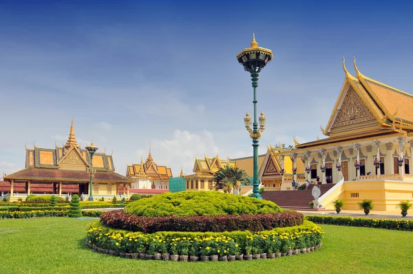O palácio real no Camboja capital Phnom Penh — Fotografia de Stock