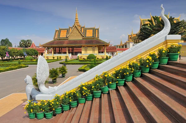 The royal palace in Cambodias capital Phnom Penh — Stock Photo, Image