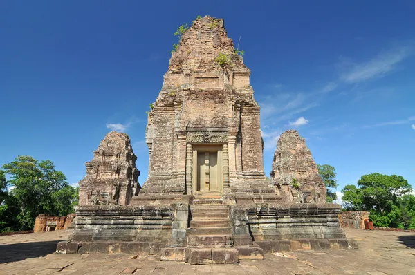 View of the ancient Khmer temple of East Mebon, part of the Angkor complex at Siem Reap, Cambodia. — Stock Photo, Image