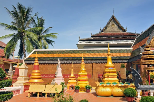 Wat Preah Prom Rath new temple at Siem Reap, Cambodia — Stock Photo, Image