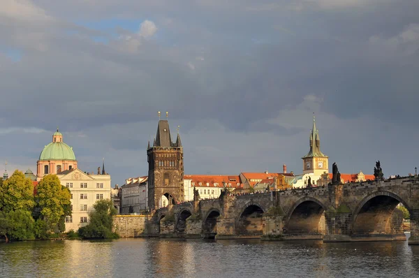 View of the Charles Bridge in Prague, Czech Republic — Stock Photo, Image