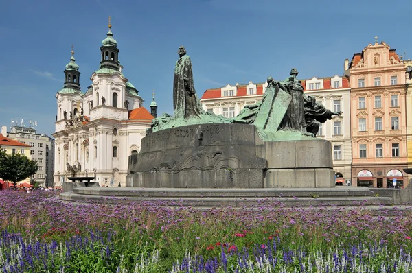 Eski Şehir Meydanı Prag, Aziz Nikolaos Kilisesi ve anıt jan hus. Çek Cumhuriyeti, unesco tarafından dünya mirası — Stok fotoğraf