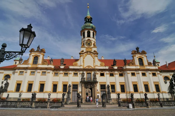 布拉格朝圣者放置洛雷塔寺和财政部，捷克共和国 — 图库照片