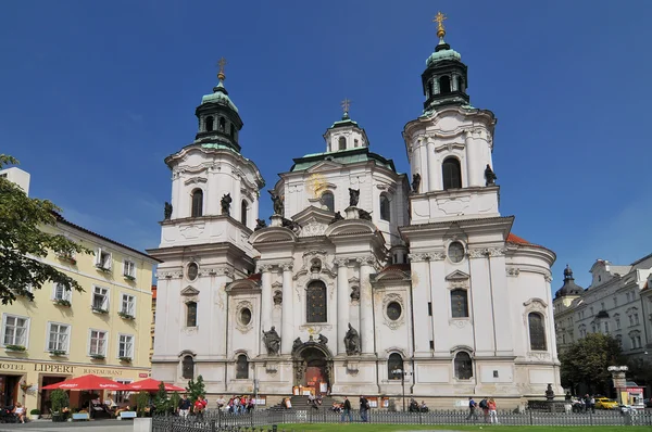 Baroque St. Nicholas' Cathedral on the Oldtown Square in Prague — Stock Photo, Image