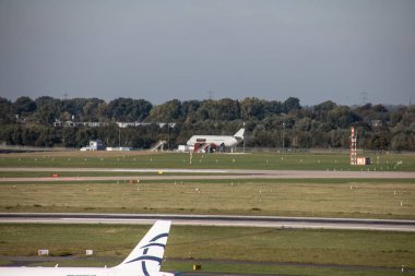 Havalimanı ve havalanan uçaklar