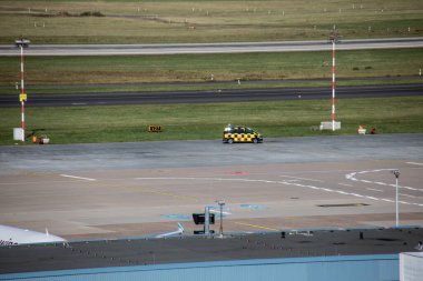 Havalimanı ve havalanan uçaklar