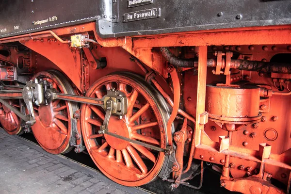 Zware Oude Locomotief Met Wielen Spoorweg — Stockfoto