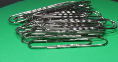 Kağıt siparişleri için metal ataçlar