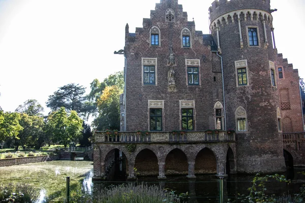 Bergheim附近Paffendorf古老而美丽的城堡 — 图库照片