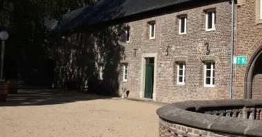 Bergheim yakınlarındaki Paffendorf 'ta antik güzel bir kale.