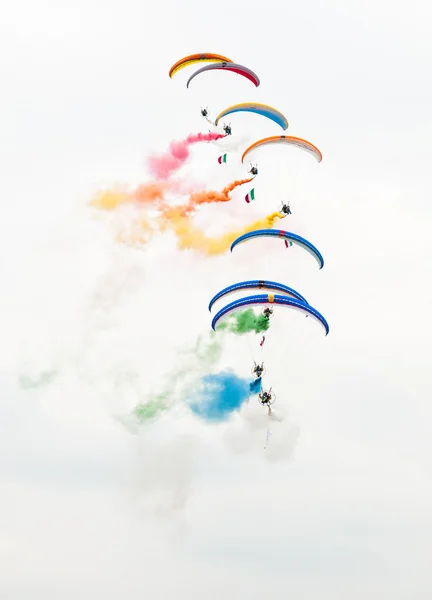 Flyguppvisning paramotors — Stockfoto