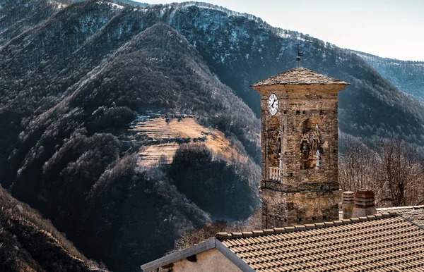 Vecchio campanile di Biegno — Foto Stock