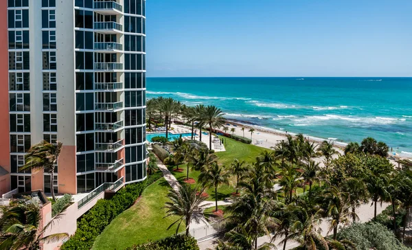 Landscape of Sunny Isles Beach es una ciudad ubicada en el condado de Miami en el estado estadounidense de Florida. —  Fotos de Stock