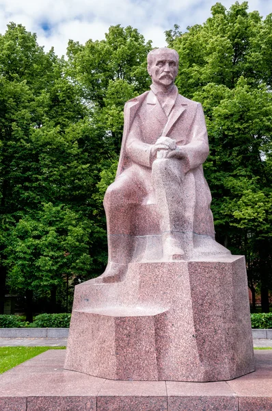 拉脱维亚国家诗人和作家詹妮斯 Rainis, 里加, 拉托维亚纪念碑 — 图库照片