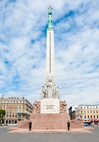 Honorary guard at Freedom Monument in Riga — Stock Photo, Image