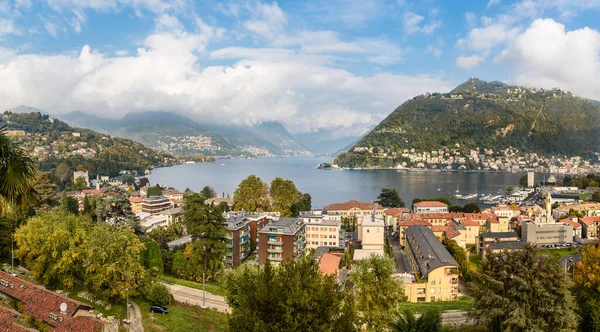 Panoramisch Uitzicht Het Comomeer Stad Como Een Zonnige Herfstdag Italië — Stockfoto