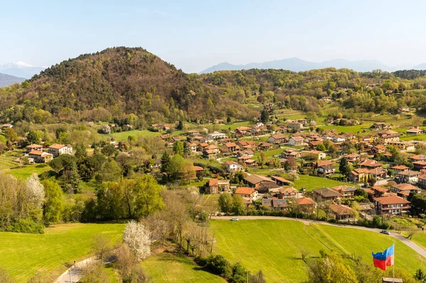 Pohled Shora Vesnici Angera Hradu Rocca Borromeo Angera Provincie Varese — Stock fotografie