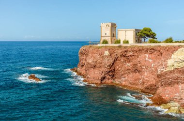 Cala Rossa Kulesi (İtalyanca: 