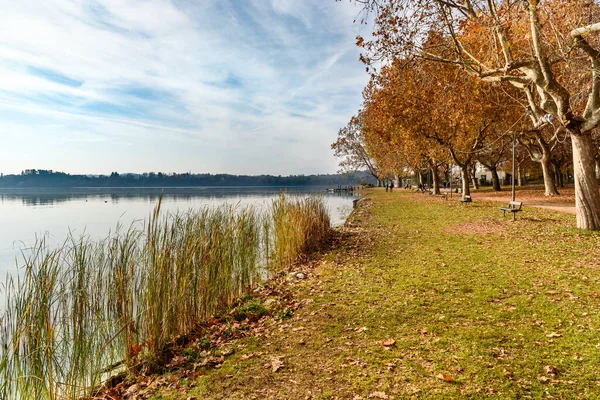 Paisagem Outono Lago Varese Com Passeio Marítimo Beira Lago Gavirate — Fotografia de Stock