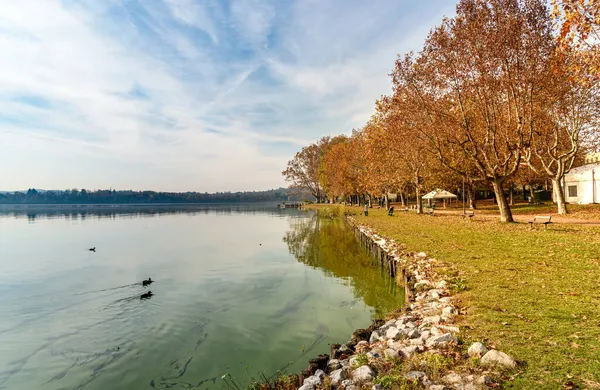 Paisagem Outono Lago Varese Com Passeio Marítimo Beira Lago Gavirate — Fotografia de Stock