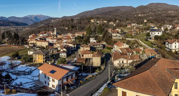 Vista Aérea Del Pequeño Pueblo Italiano Ferrera Varese Temporada Invierno —  Fotos de Stock