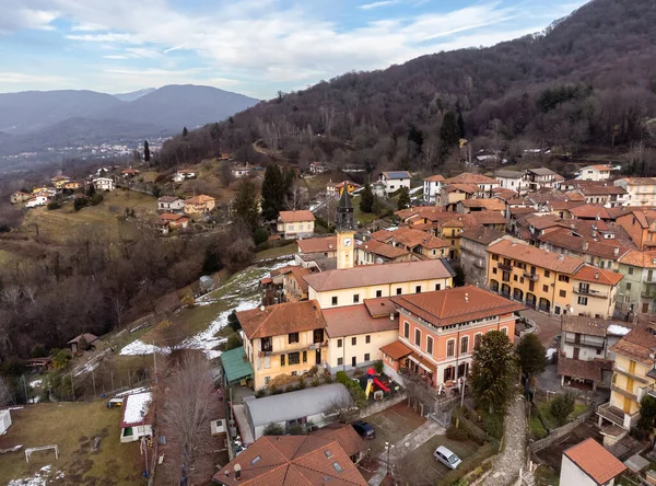 Uitzicht Vanuit Lucht Het Kleine Italiaanse Dorpje Bedero Valcuvia Het — Stockfoto