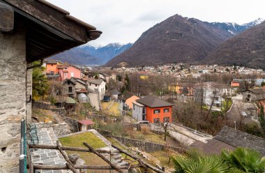 Gorduno köyünün en iyi manzarası, Bellinzona bölgesi, İsviçre Ticino Kantonu.