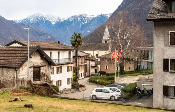 Küçük bir köy olan Gorduno 'da sokak, Bellinzona ilçesi, İsviçre' de Ticino Kantonu..