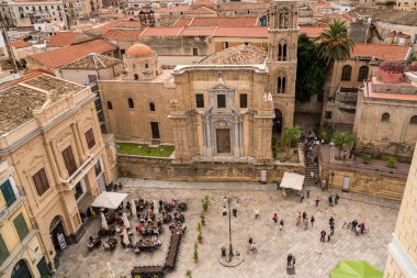 Palermo, Sicilya, İtalya - 5 Ekim 2017: Palermo Bellini Meydanı 'ndaki Martorana Kilisesi olarak bilinen Santa Maria dell Ammiraglio Kilisesi' nin üst manzarası.