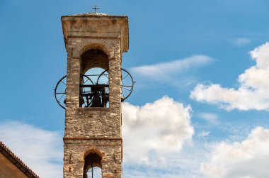 Saint Simone ve Fedele kilisesinin çan kulesi, Lugano, Ticino, İsviçre Monte Bre 'de yer alır.