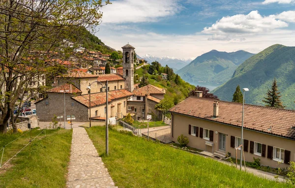 Bell Tower Parish Church Saints Simone Fedele Located Bre Aldesago — ストック写真