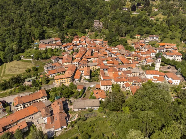 Uitzicht Vanuit Lucht Het Kleine Italiaanse Dorpje Cassano Valcuvia Lente — Stockfoto