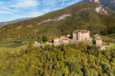 Castel Thun 'un Hava Görüntüsü, Gotik, Ortaçağ Tepe Şatosu, Vigo di Ton, Güney Tyrol, İtalya
