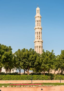 Muscat, Umman, Orta Doğu 'daki Sultan Qaboos Büyük Camii' nin minaresi.