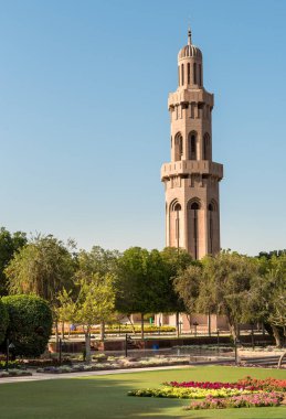 Muscat, Umman, Orta Doğu 'daki Sultan Qaboos Büyük Camii' nin minaresi.