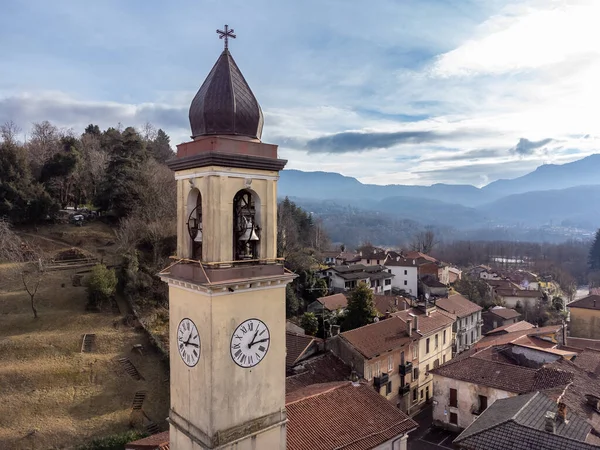 Veduta Aerea Del Campanile Della Chiesa Ippolito Cassiano Cassano Valcuvia — Foto Stock